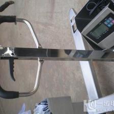 精準(zhǔn)耐腐，高效保障 不銹鋼叉車稱與液壓托車磅在現(xiàn)代工業(yè)中的核心價(jià)值